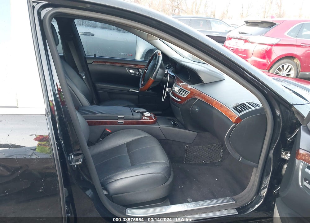 2009 MERCEDES-BENZ S 550 VIN: WDDNG71X59A281019