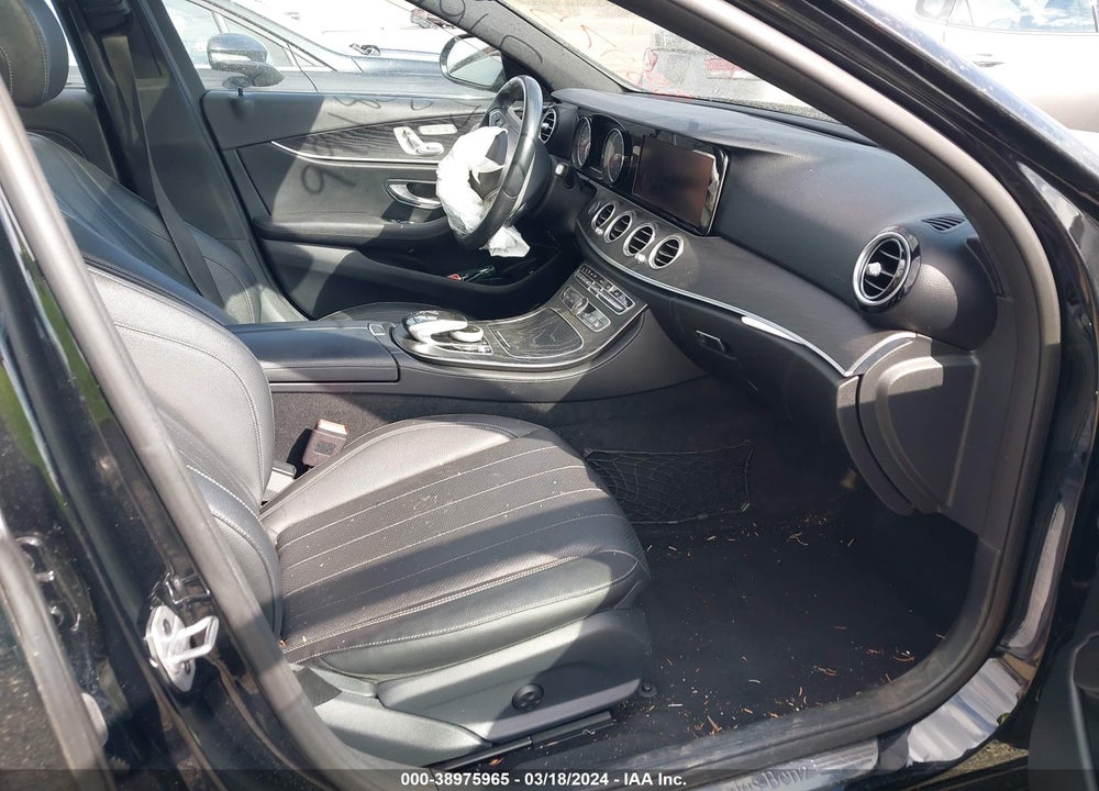2018 MERCEDES-BENZ E 300 VIN: WDDZF4JBXJA469918