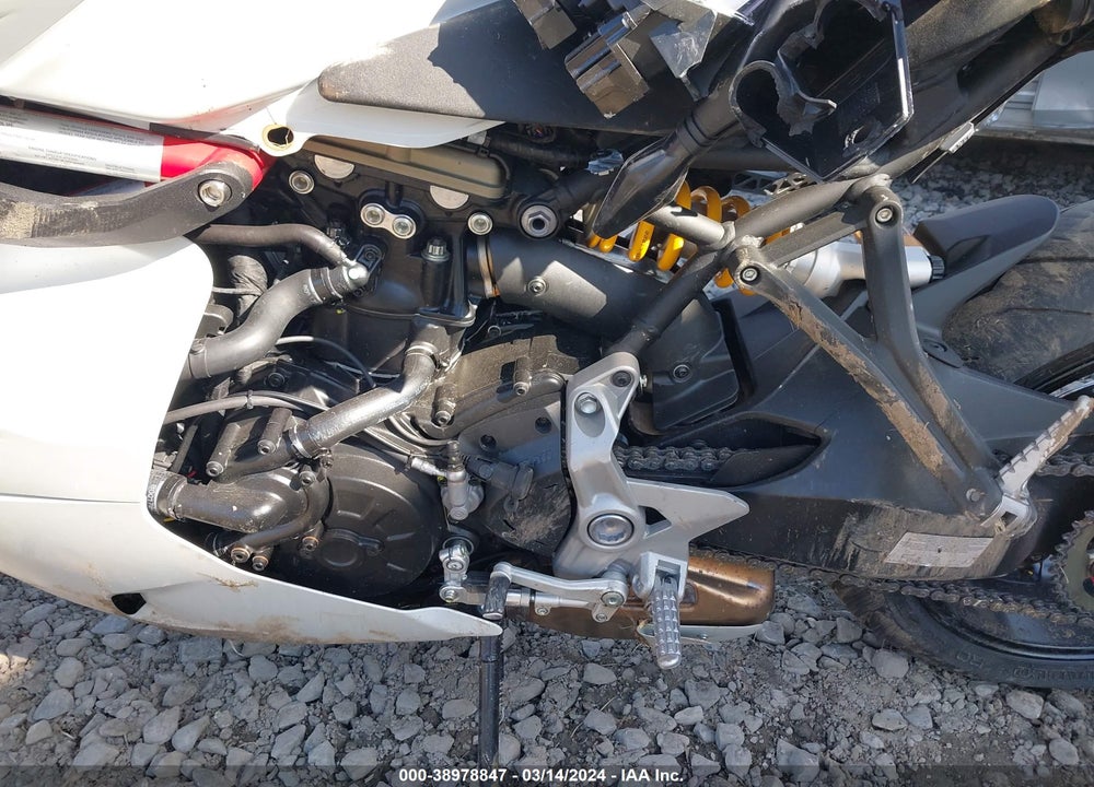 2023 DUCATI SUPERSPORT VIN: ZDMVABDS9PB004500