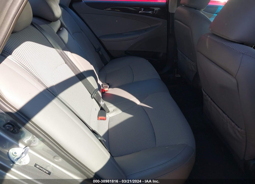 2014 HYUNDAI SONATA SE VIN: 5NPEC4AC9EH811691