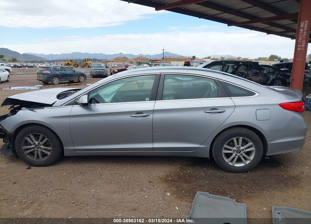 2015 HYUNDAI SONATA SE VIN: 5NPE24AF0FH121570