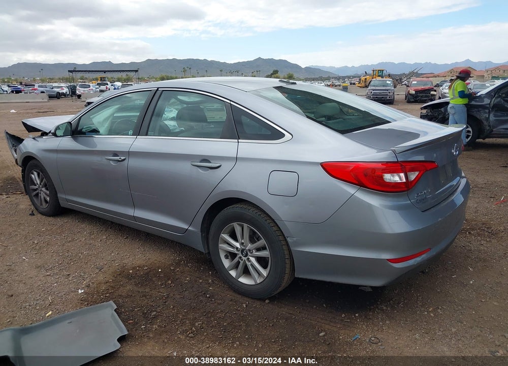 2015 HYUNDAI SONATA SE VIN: 5NPE24AF0FH121570