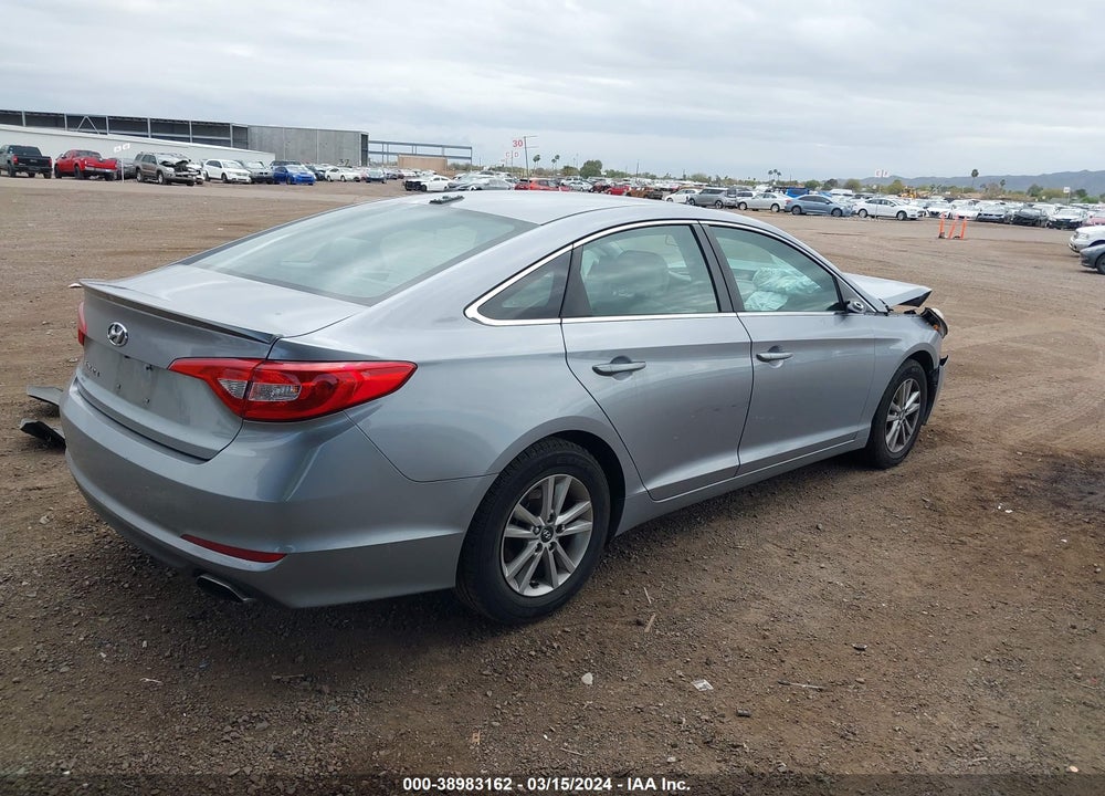 2015 HYUNDAI SONATA SE VIN: 5NPE24AF0FH121570