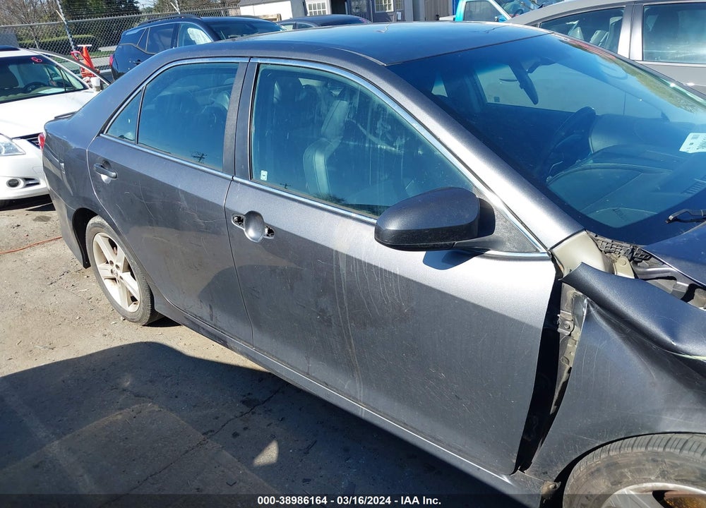 2014 TOYOTA CAMRY SE VIN: 4T1BF1FK2EU428198