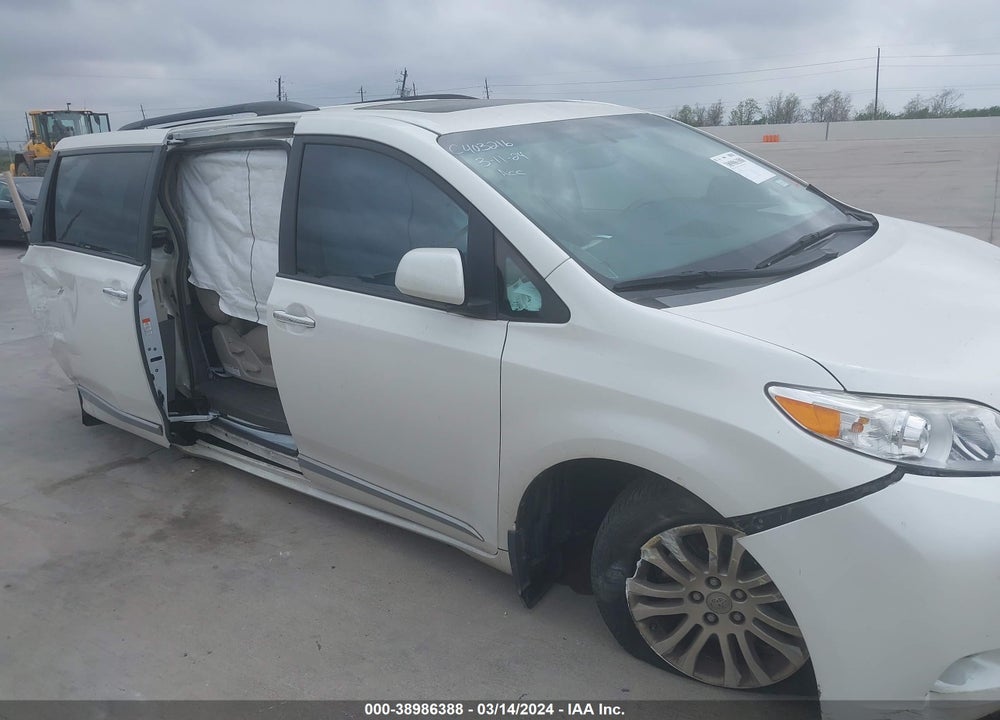 2017 TOYOTA SIENNA XLE 8 PASSENGER VIN: 5TDYZ3DC2HS821396