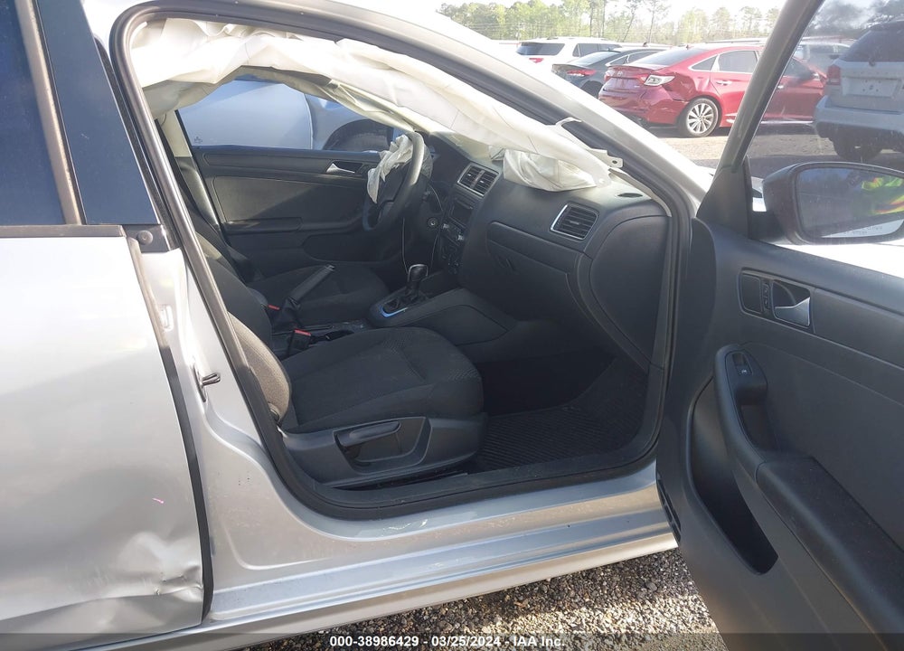 2014 VOLKSWAGEN JETTA 2.0L S VIN: 3VW2K7AJ1EM425795