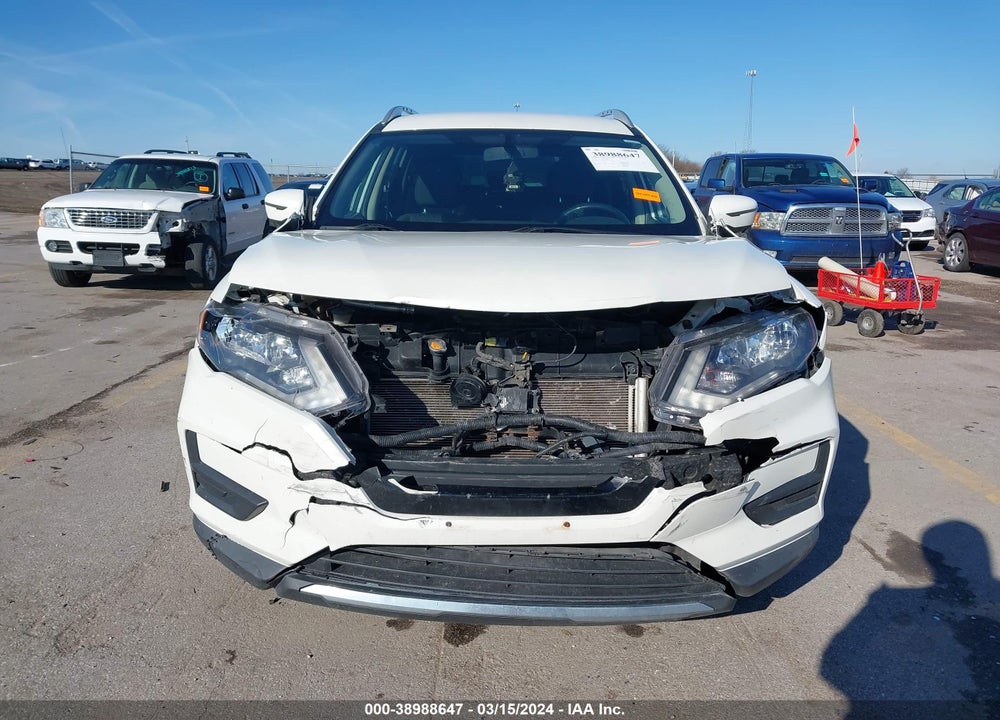 2018 NISSAN ROGUE SV VIN: KNMAT2MV1JP566108