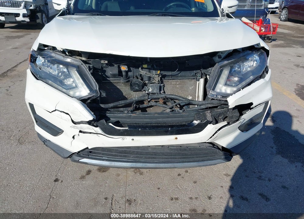 2018 NISSAN ROGUE SV VIN: KNMAT2MV1JP566108