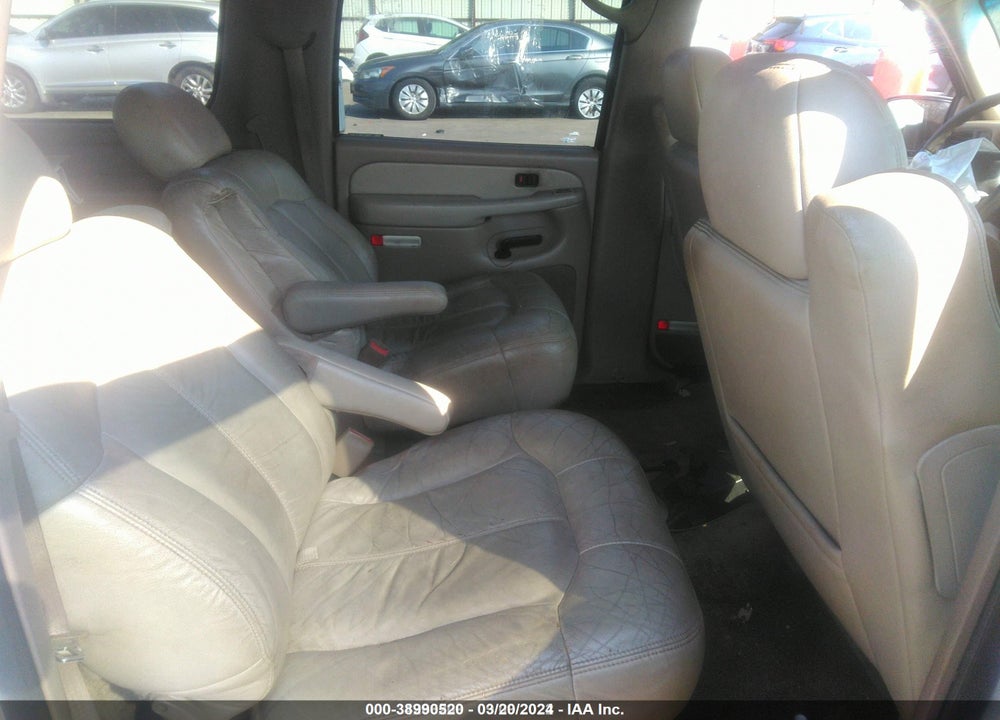 2001 CHEVROLET SUBURBAN LT VIN: 3GNEC16T51G185297