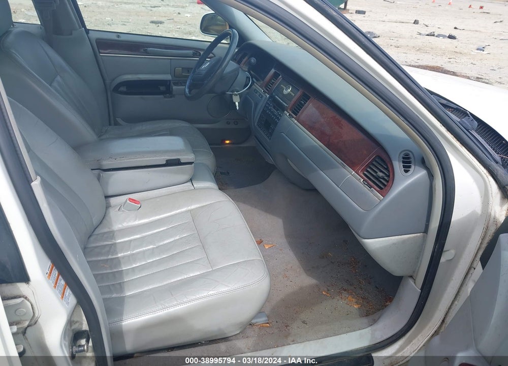 2004 LINCOLN TOWN CAR SIGNATURE VIN: 1LNHM81W14Y678333