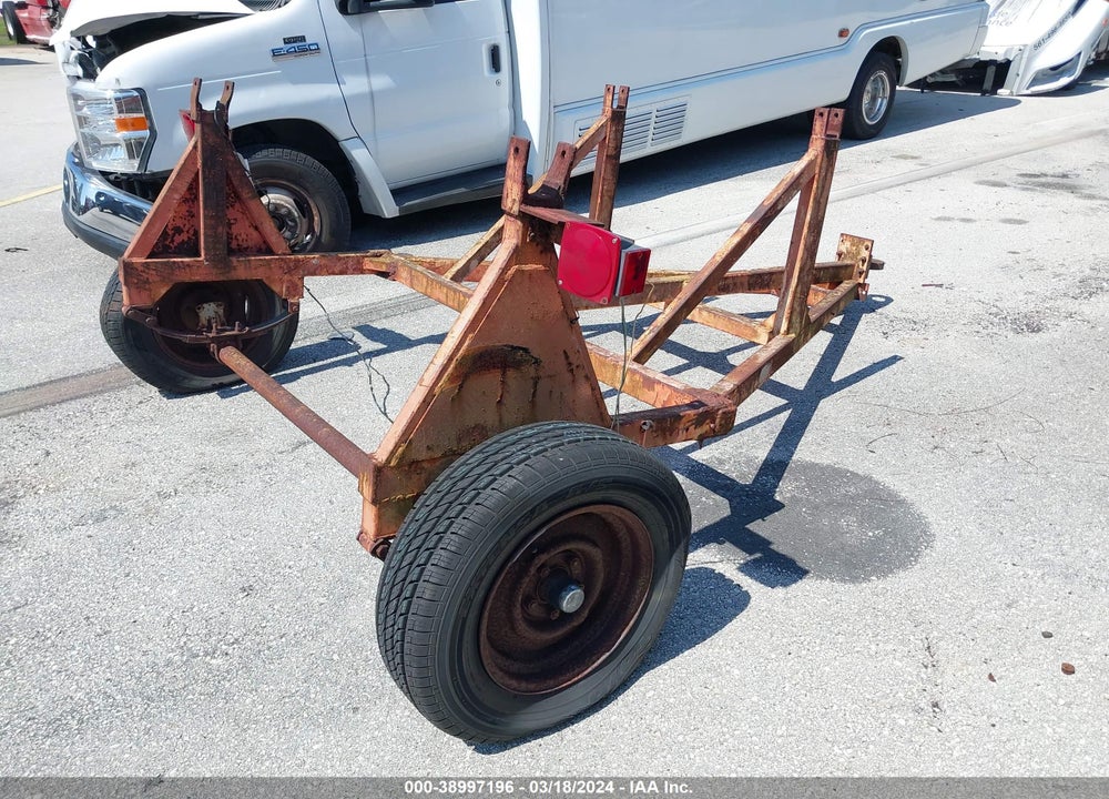 1999 TRAILER --- VIN: HGT59241199004730