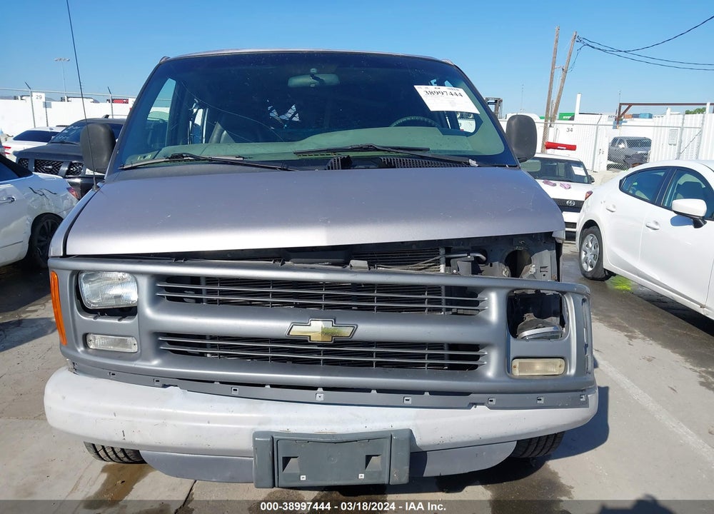 1998 CHEVROLET CHEVY VAN G3500 VIN: 1GCHG39R3W1046930