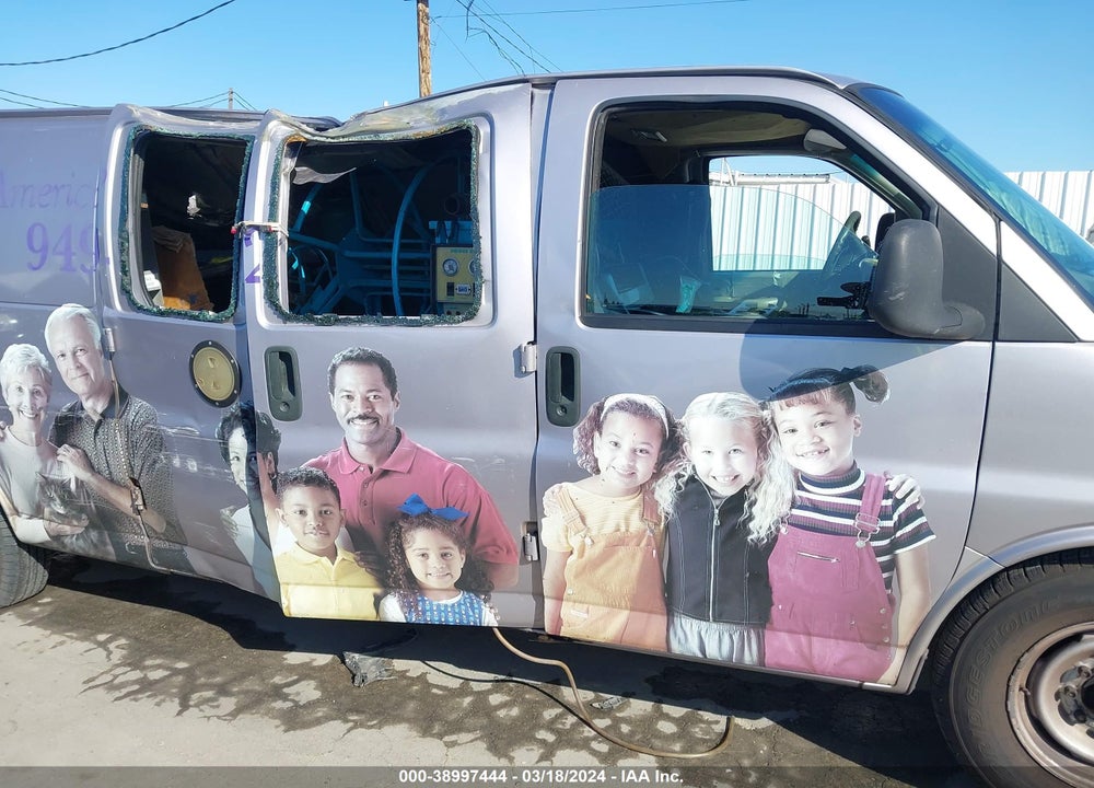 1998 CHEVROLET CHEVY VAN G3500 VIN: 1GCHG39R3W1046930