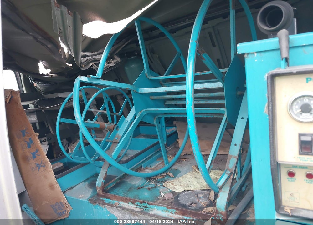 1998 CHEVROLET CHEVY VAN G3500 VIN: 1GCHG39R3W1046930