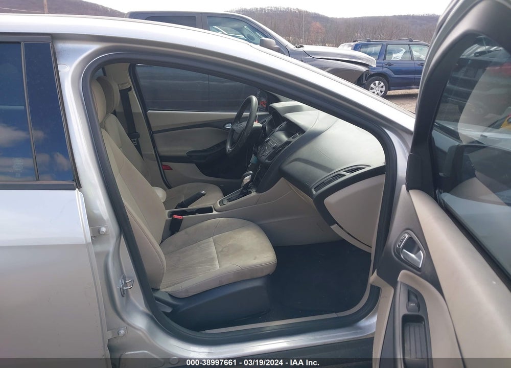 2018 FORD FOCUS VIN: 1FADP3F2XJL231405