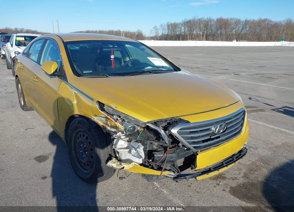 2015 HYUNDAI SONATA VIN: 5NPE24AF4FH070316
