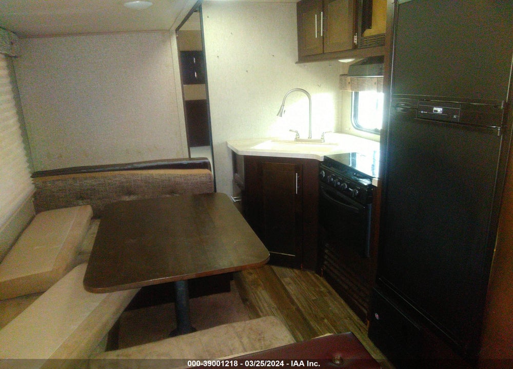 2016 FOREST RIVER 32 VIN: 4X4TCKB22GX123891