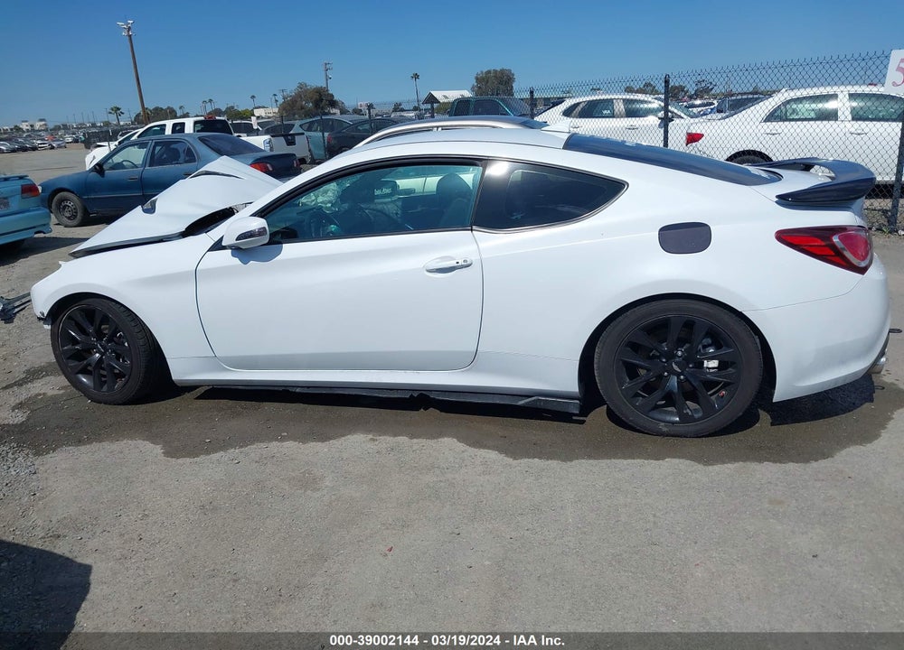 2016 HYUNDAI GENESIS 3.8 BASE VIN: KMHHT6KJ3GU134616