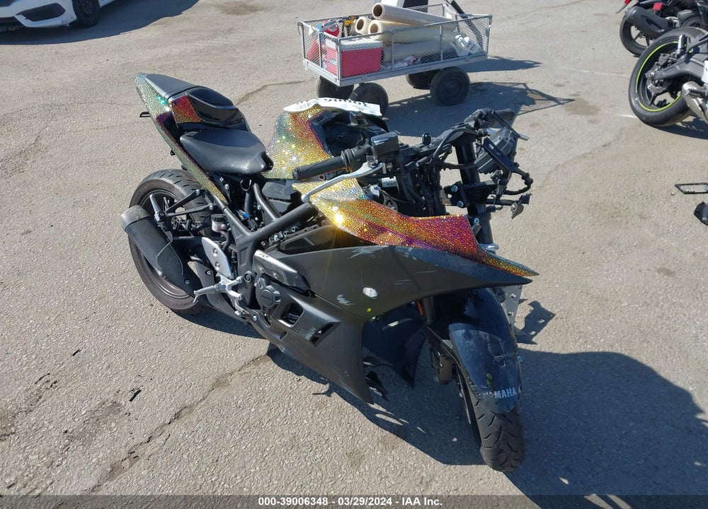 2023 YAMAHA YZFR3 VIN: MH3RH18Y4PK010112