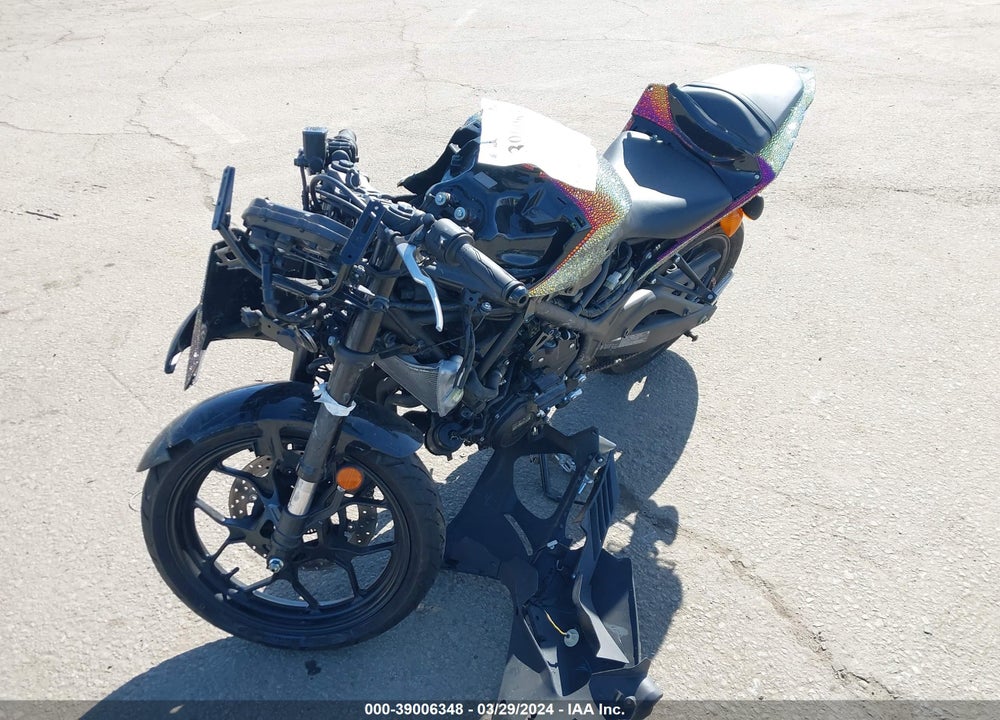 2023 YAMAHA YZFR3 VIN: MH3RH18Y4PK010112