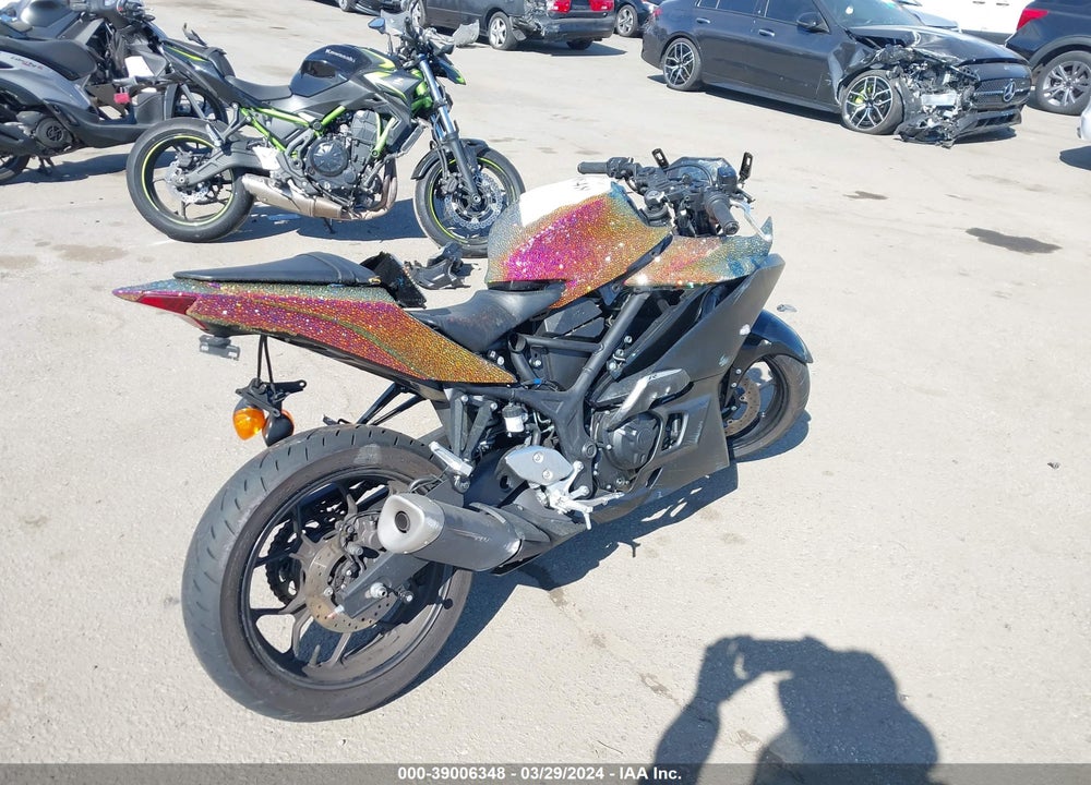 2023 YAMAHA YZFR3 VIN: MH3RH18Y4PK010112