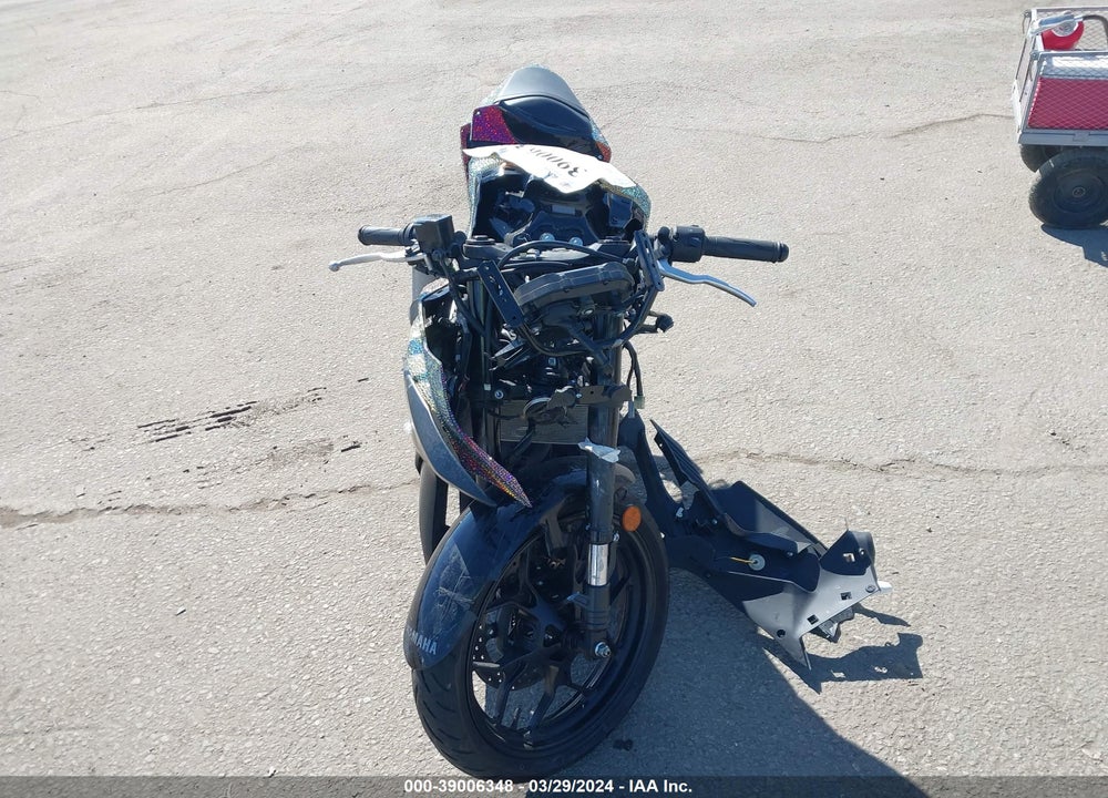 2023 YAMAHA YZFR3 VIN: MH3RH18Y4PK010112