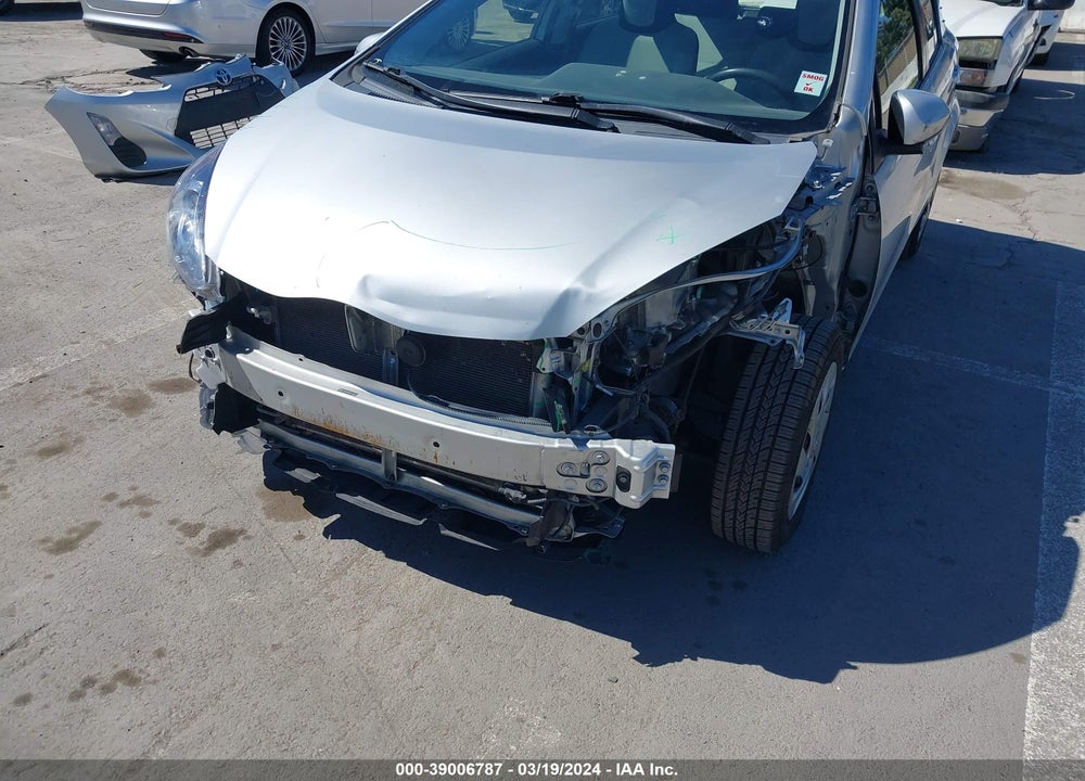 2016 TOYOTA PRIUS C ONE VIN: JTDKDTB38G1120106