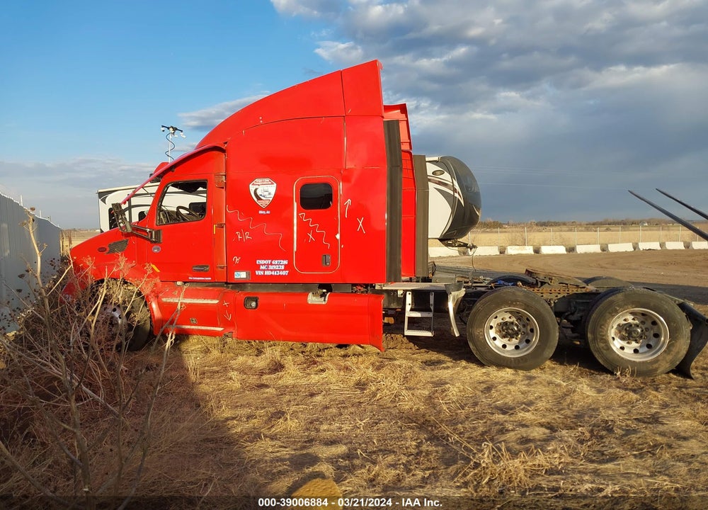 2017 PETERBILT 579 VIN: 1XPBDP9XXHD413407