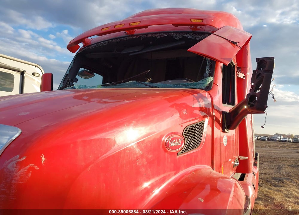 2017 PETERBILT 579 VIN: 1XPBDP9XXHD413407