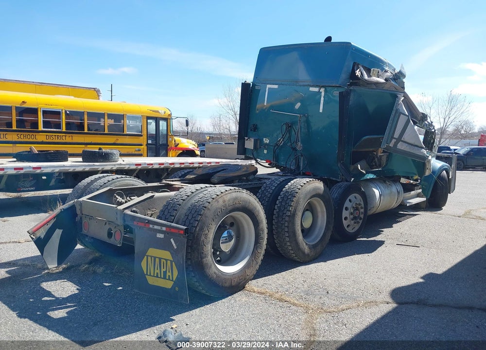 2001 INTERNATIONAL 9900 VIN: 3HSCKAPR81N067060