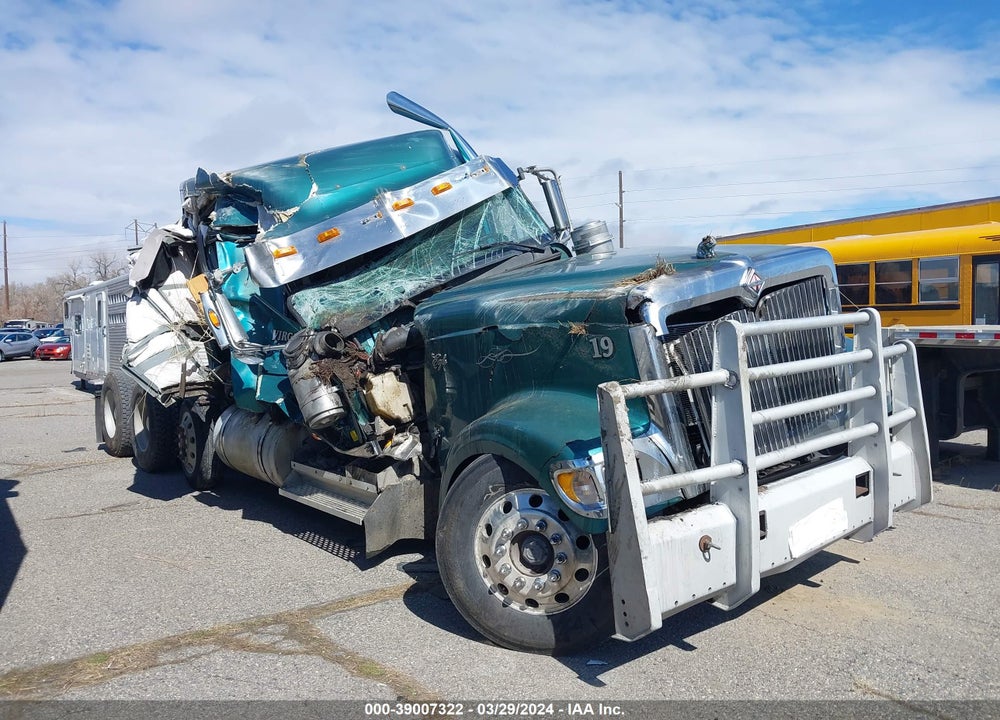 2001 INTERNATIONAL 9900 VIN: 3HSCKAPR81N067060