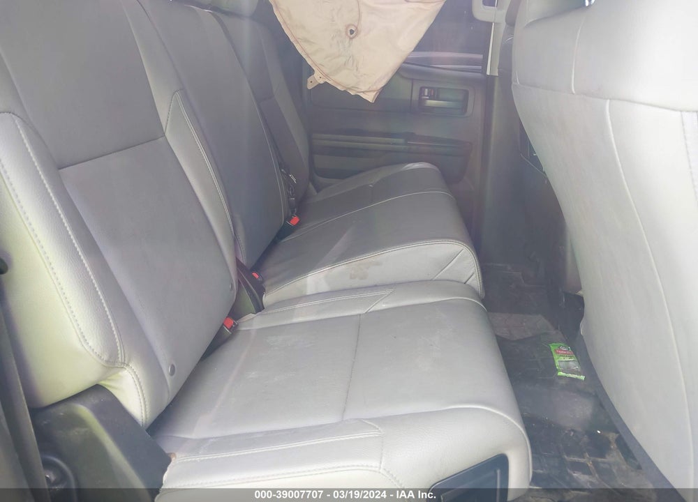 2018 TOYOTA TUNDRA SR 5.7L V8 VIN: 5TFCW5F13JX023967