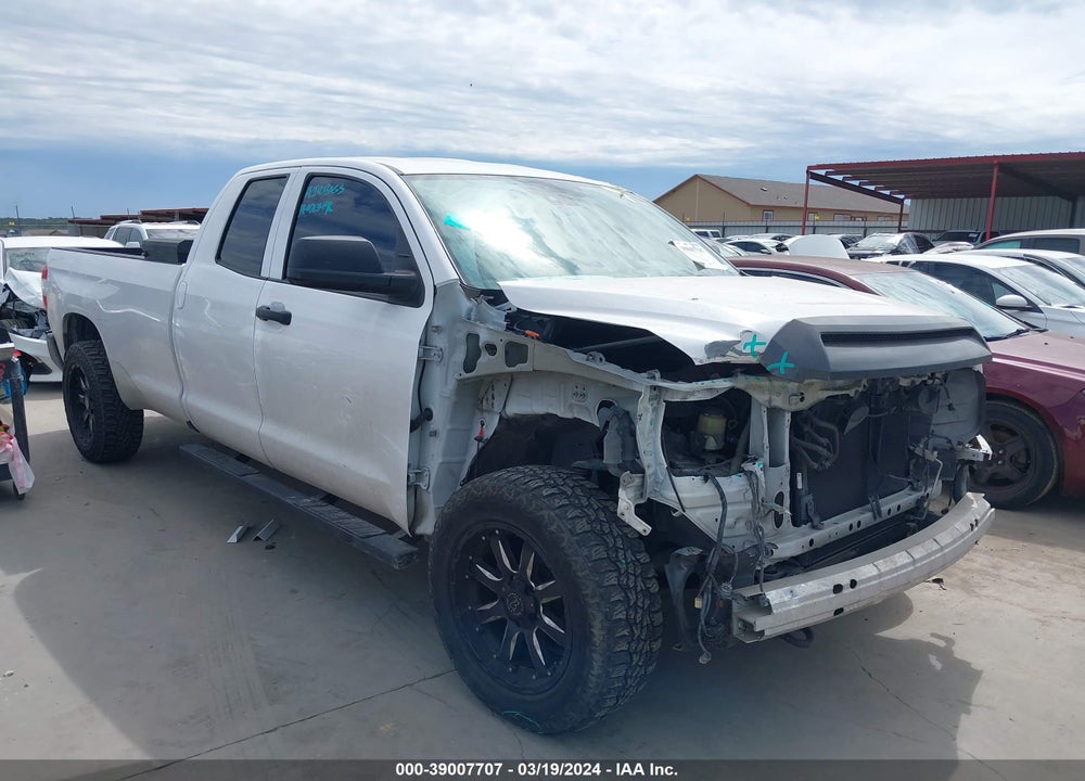 2018 TOYOTA TUNDRA SR 5.7L V8 VIN: 5TFCW5F13JX023967