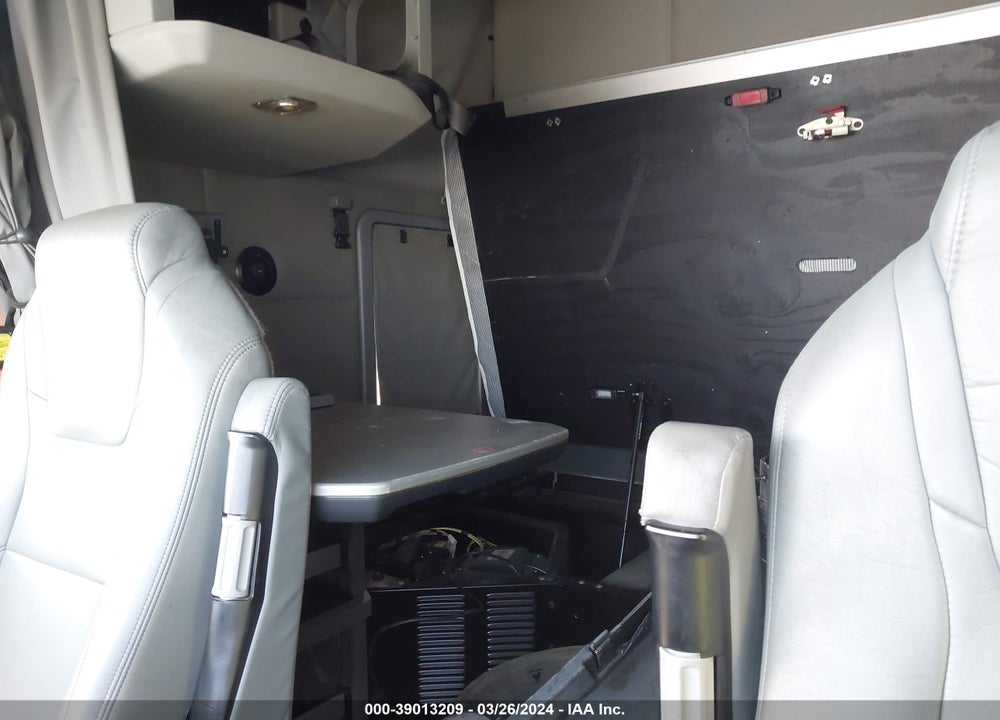 2020 KENWORTH T680 VIN: 1XKYDP9X8LJ400889
