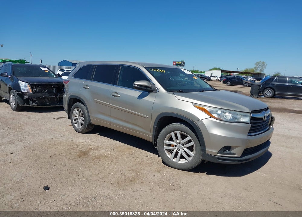 2015 TOYOTA HIGHLANDER LE V6 VIN: 5TDBKRFH9FS075564