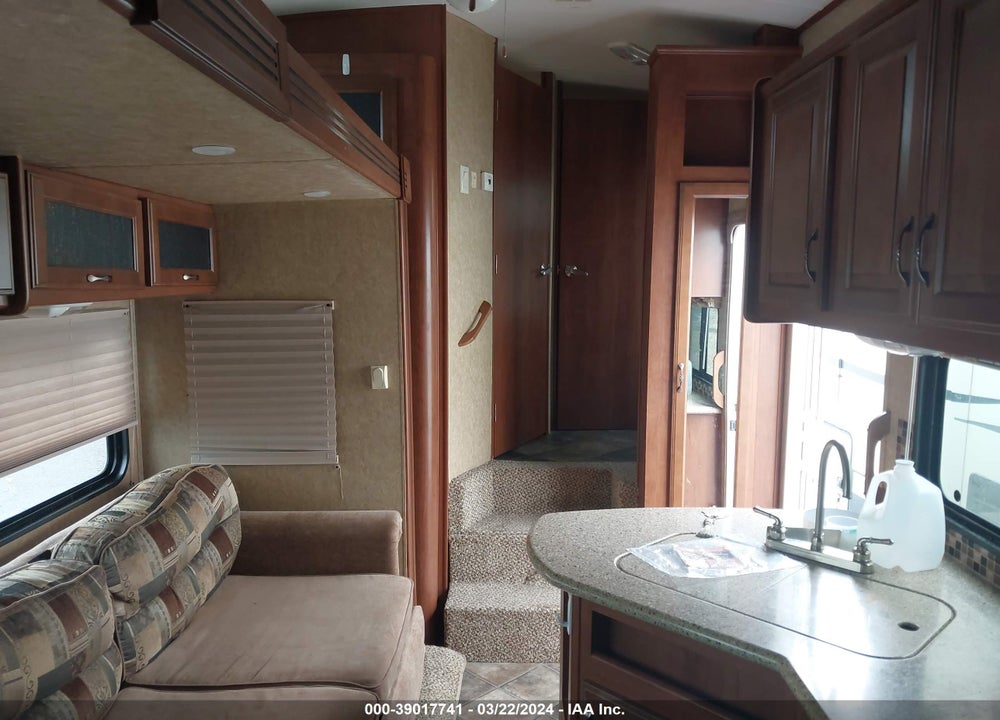 2012 HEARTLAND RV SUNDANCE 3300CK VIN: 5SFSG3626CE245663