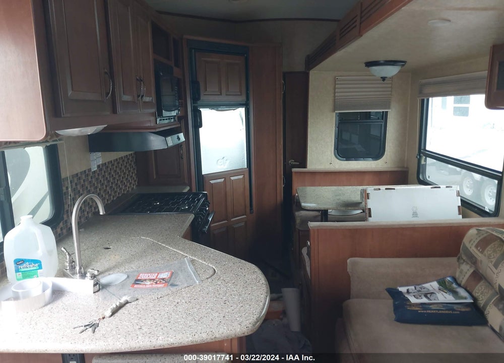 2012 HEARTLAND RV SUNDANCE 3300CK VIN: 5SFSG3626CE245663