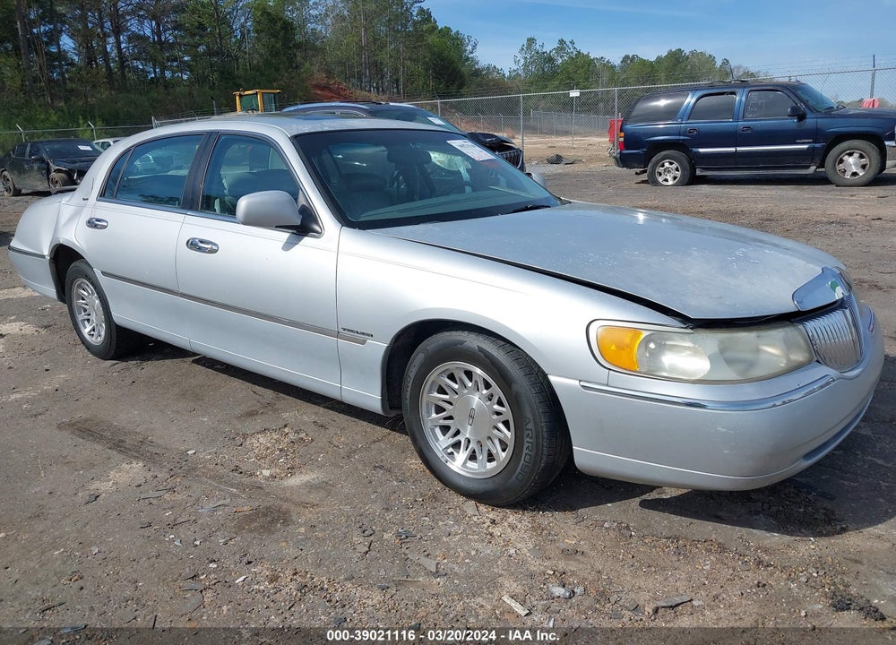1999 LINCOLN TOWN CAR SIGNATURE VIN: 1LNFM82W2XY603621