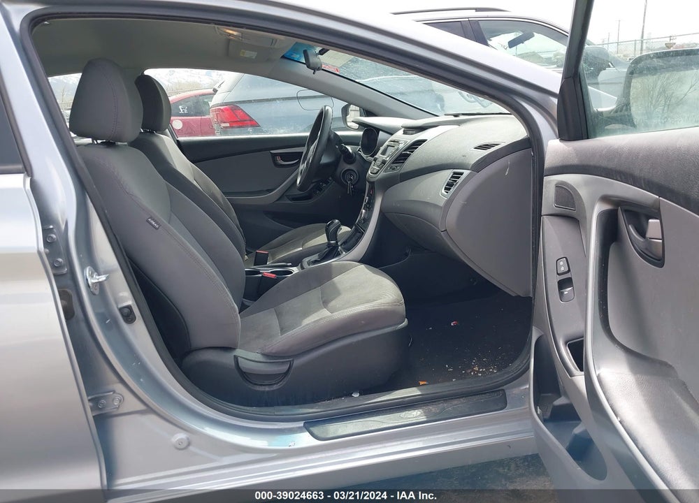 2015 HYUNDAI ELANTRA SE VIN: 5NPDH4AE1FH545454