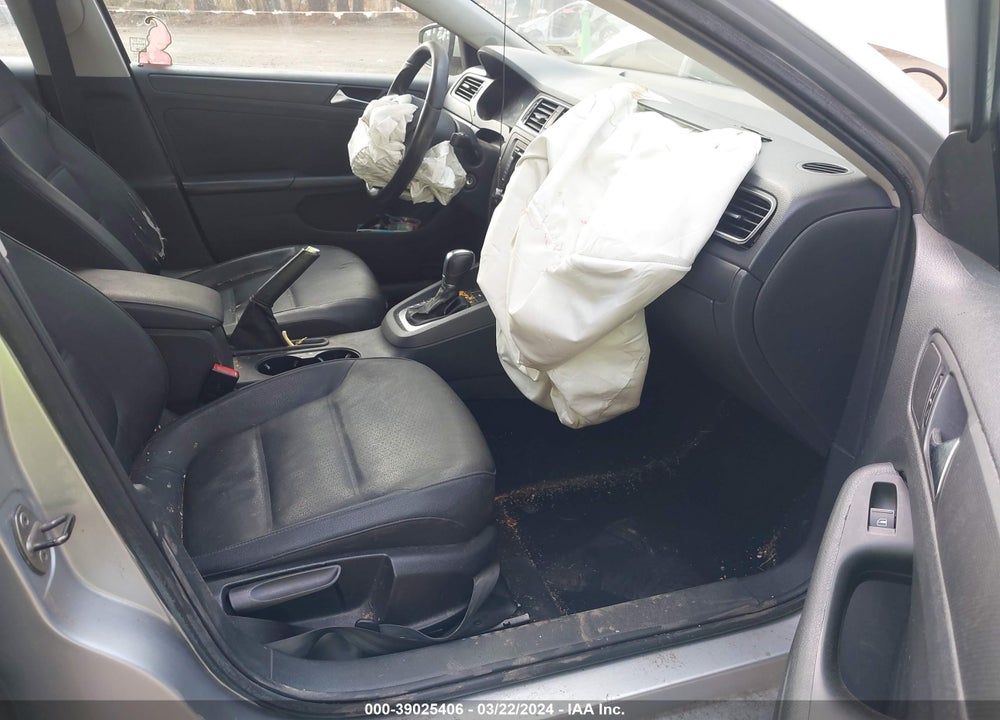 2011 VOLKSWAGEN JETTA 2.5L SE VIN: 3VWDZ7AJ1BM363931