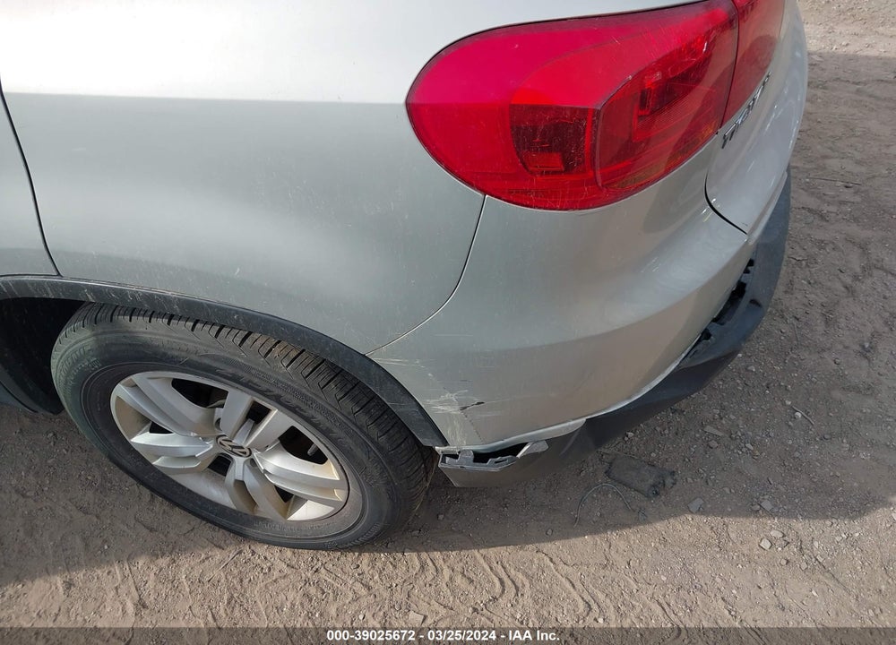 2015 VOLKSWAGEN TIGUAN VIN: WVGAV7AX7FW594842