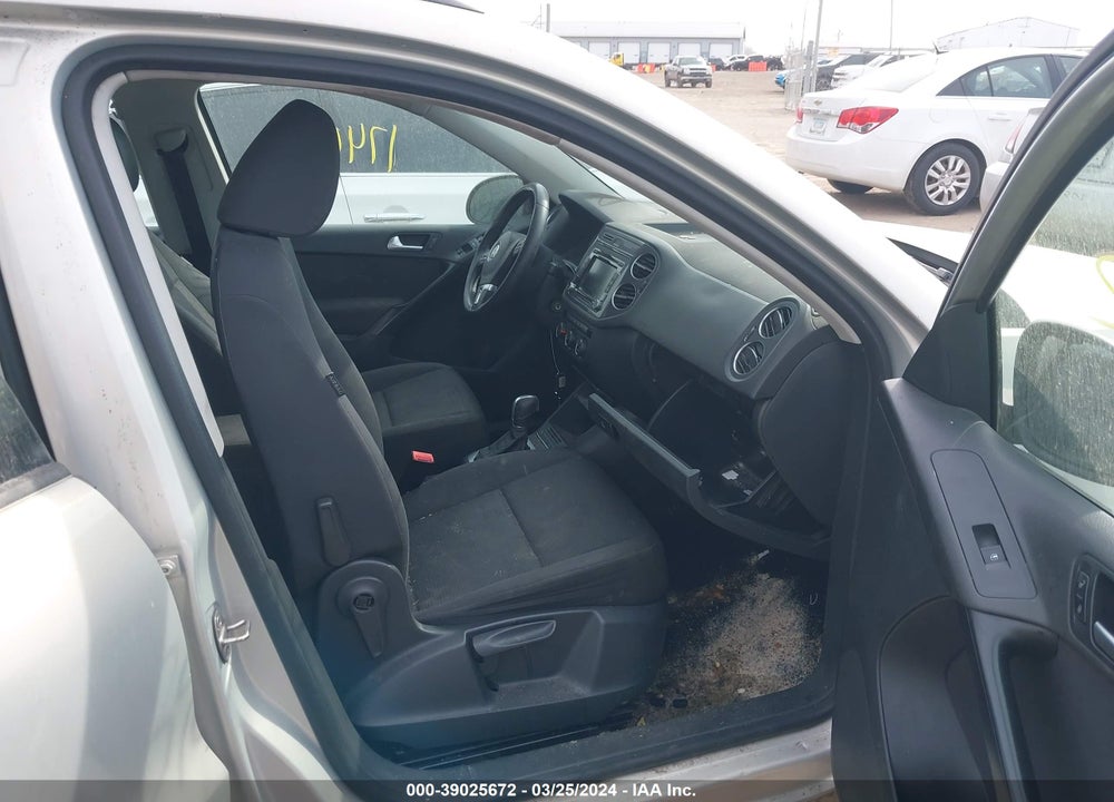 2015 VOLKSWAGEN TIGUAN VIN: WVGAV7AX7FW594842