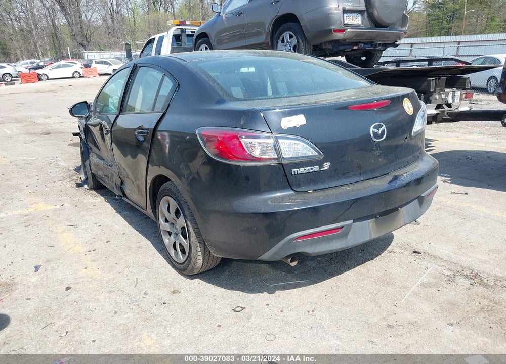 2010 MAZDA 3 I SPORT VIN: JM1BL1SF1A1263083