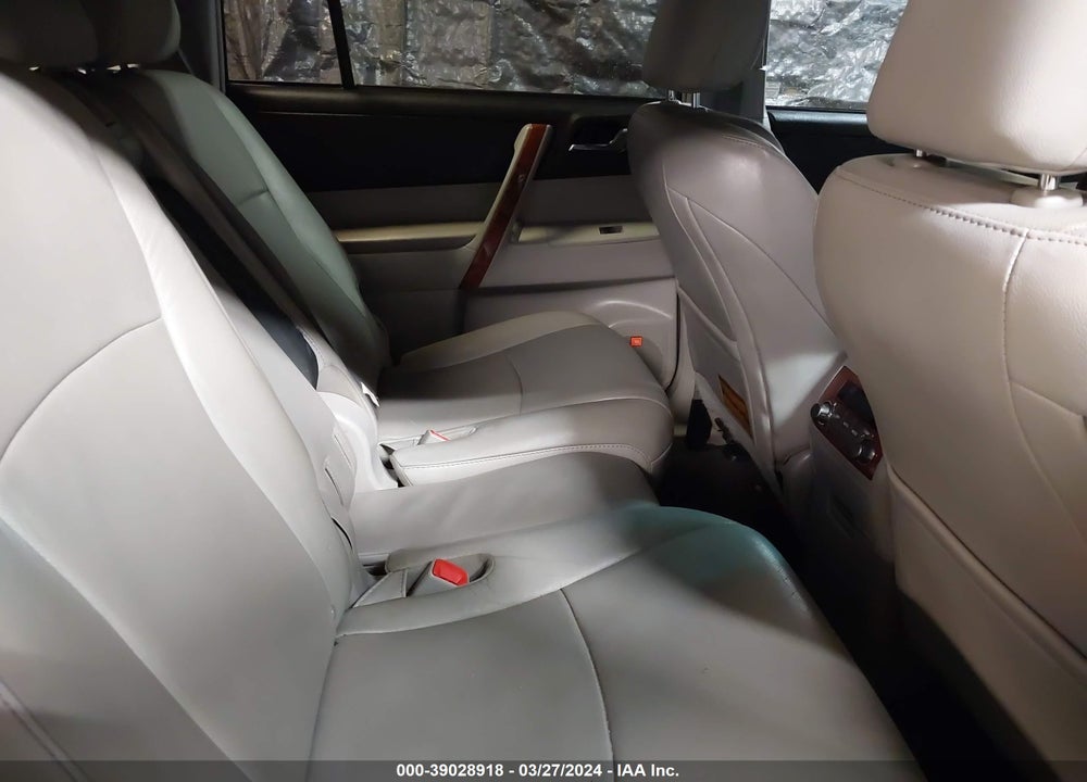 2011 TOYOTA HIGHLANDER LIMITED V6 VIN: 5TDDK3EH2BS059000