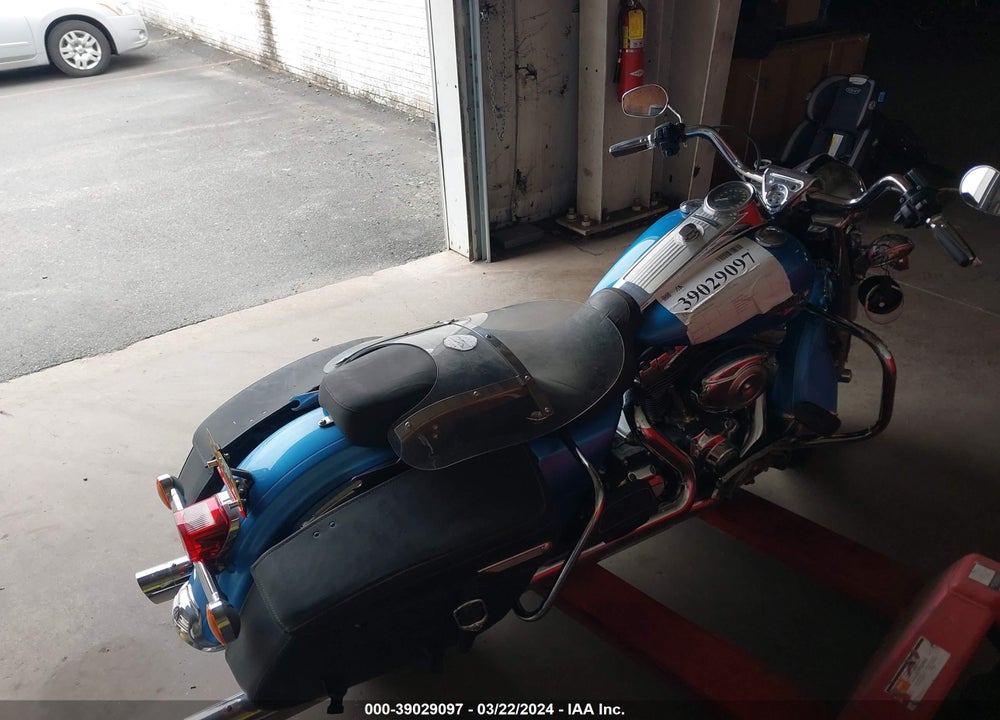 2011 HARLEY-DAVIDSON FLHRC VIN: 1HD1FRM38BB670946