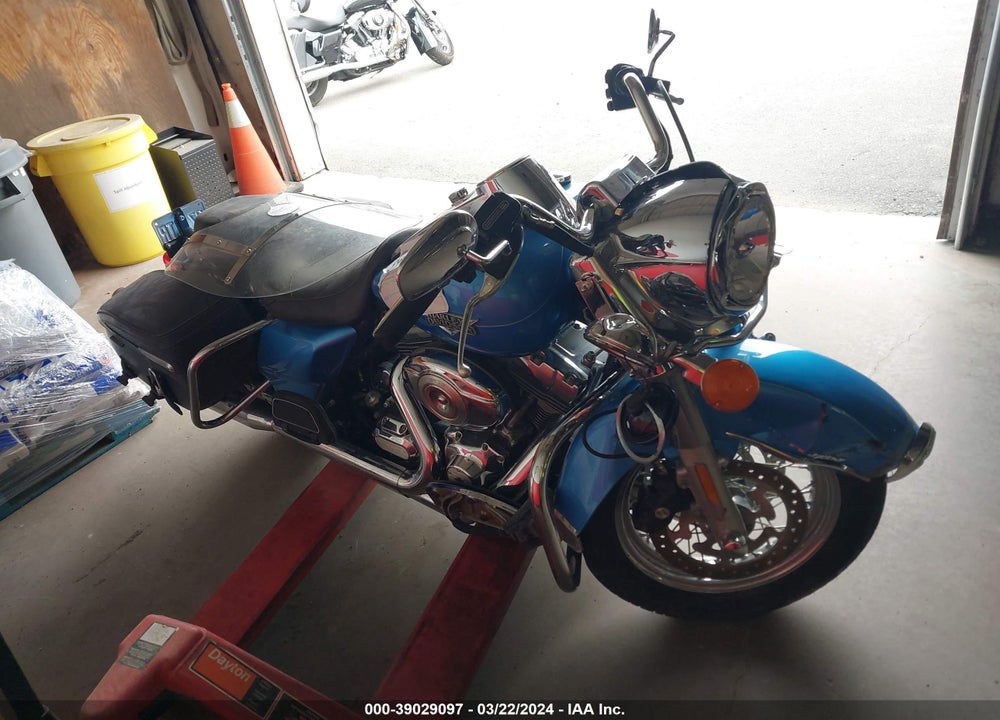 2011 HARLEY-DAVIDSON FLHRC VIN: 1HD1FRM38BB670946