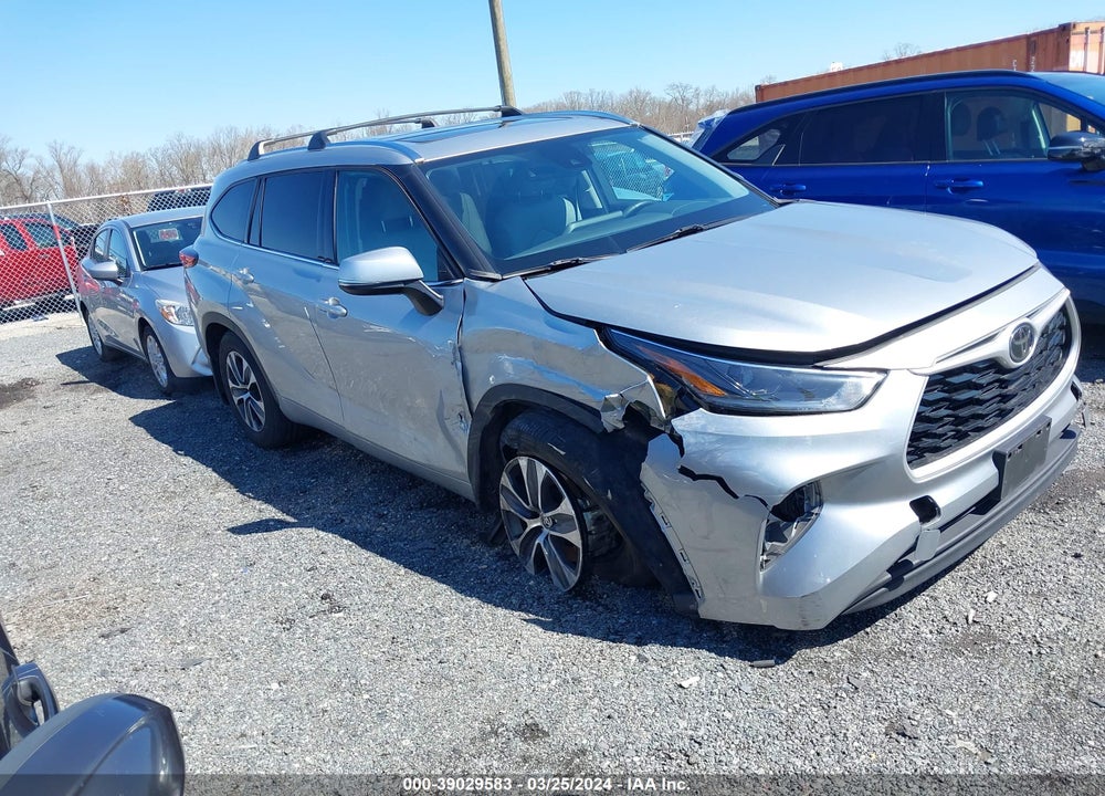 2021 TOYOTA HIGHLANDER XLE VIN: 5TDGZRBH4MS112699