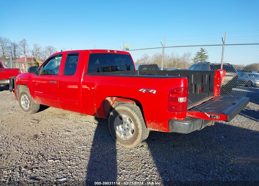 2011 CHEVROLET SILVERADO 1500 LT VIN: 1GCRKSE34BZ201334