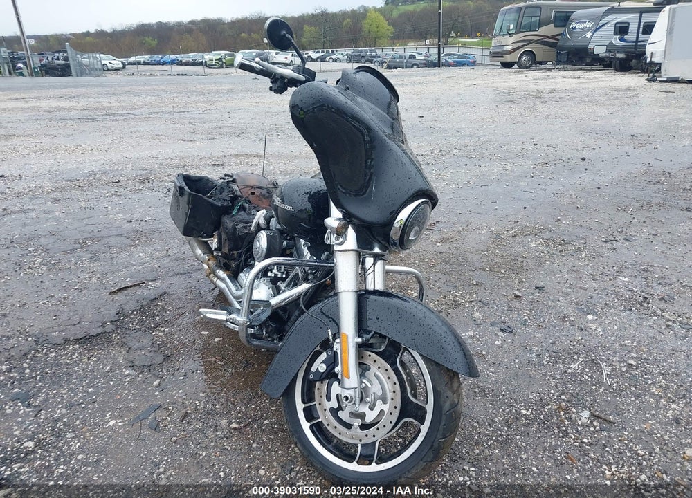 2013 HARLEY-DAVIDSON FLHX STREET GLIDE VIN: 1HD1KBM17DB658159