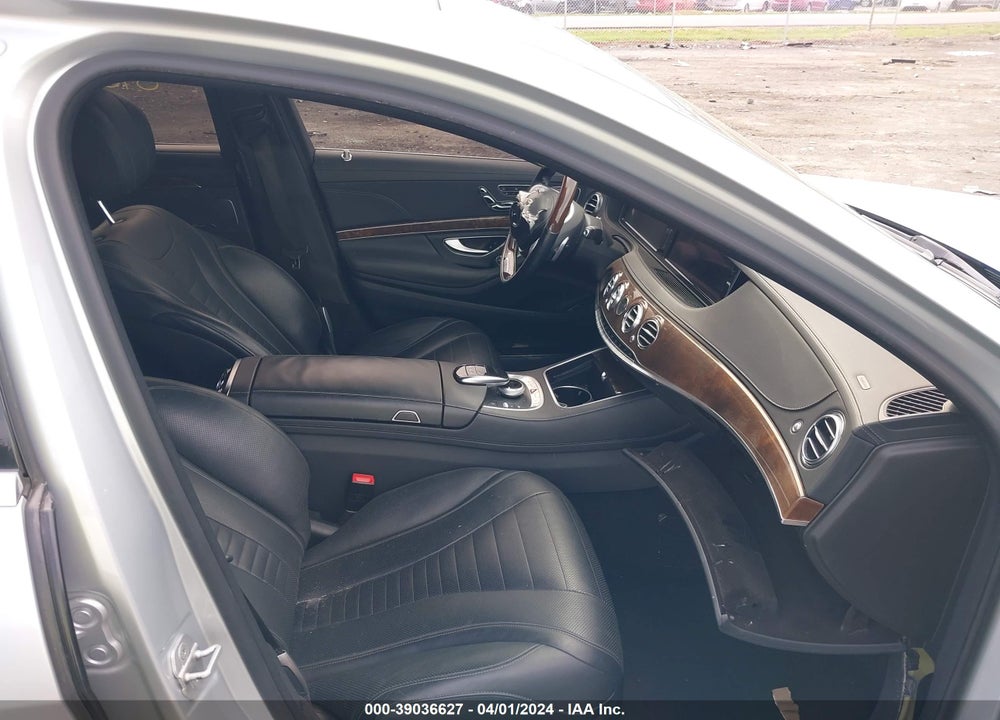 2016 MERCEDES-BENZ S 550 4MATIC VIN: WDDUG8FB8GA211770
